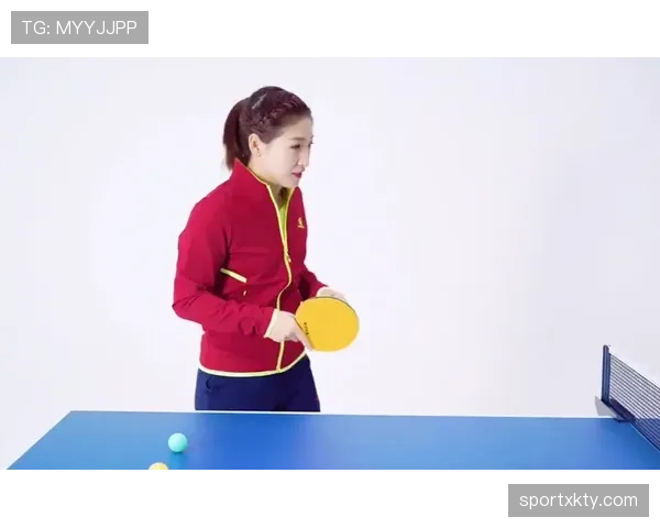 刘诗雯在家蹲沙发像隔壁姑娘，翻包那一瞬间我的钱包仿佛被羞辱了